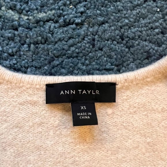 Ann Taylor White V-neck Sweater with Slit, Size XS - Picture 5 of 6